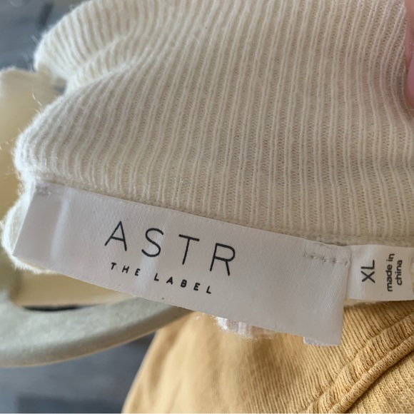 Astr the label mock neck ribbed backless sweater - Picture 3 of 4